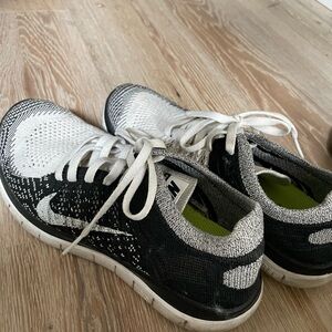 Nike Freerun Black and White Sneakers